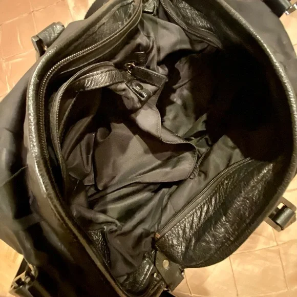 Burberry tonal nylon diaper bag with changing pad and dust bag - Picture 15 of 16